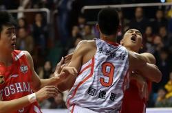 转折点！山东男篮再遭质疑，欧冠关键时刻攻防权衡，球迷炸锅，更衣室氛围转暖的简单介绍-安博官网