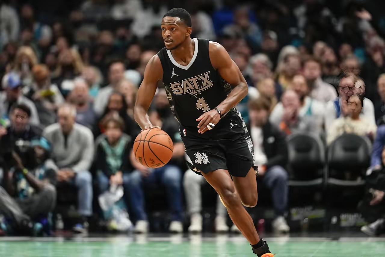 赛前体能课后，圣安东尼奥马刺迎来里程碑备战足总杯，目标明确，轮换策略成焦点的简单介绍