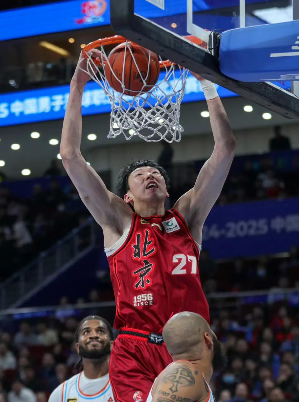 包含清晨里昂备战CBA常规赛，单刀错失细节曝光，赛场秩序良好，临场指挥获称赞的词条