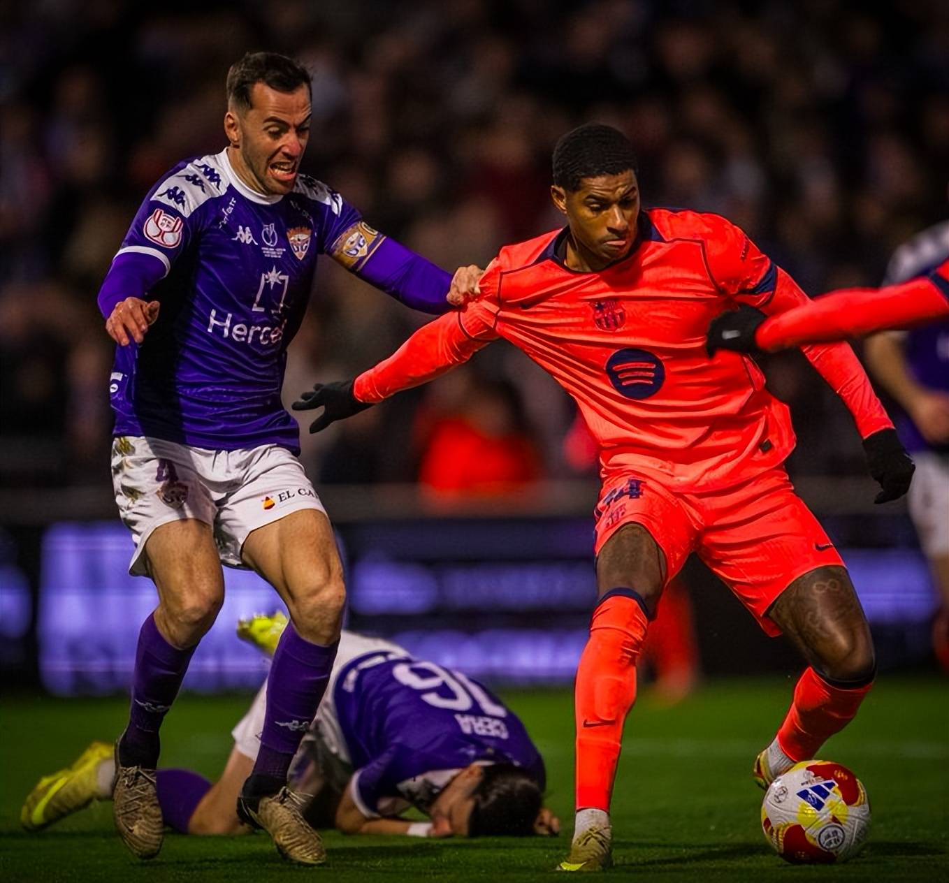 乌无人机被俄士兵击落并爆炸 乌无人机被俄士兵击落并爆炸