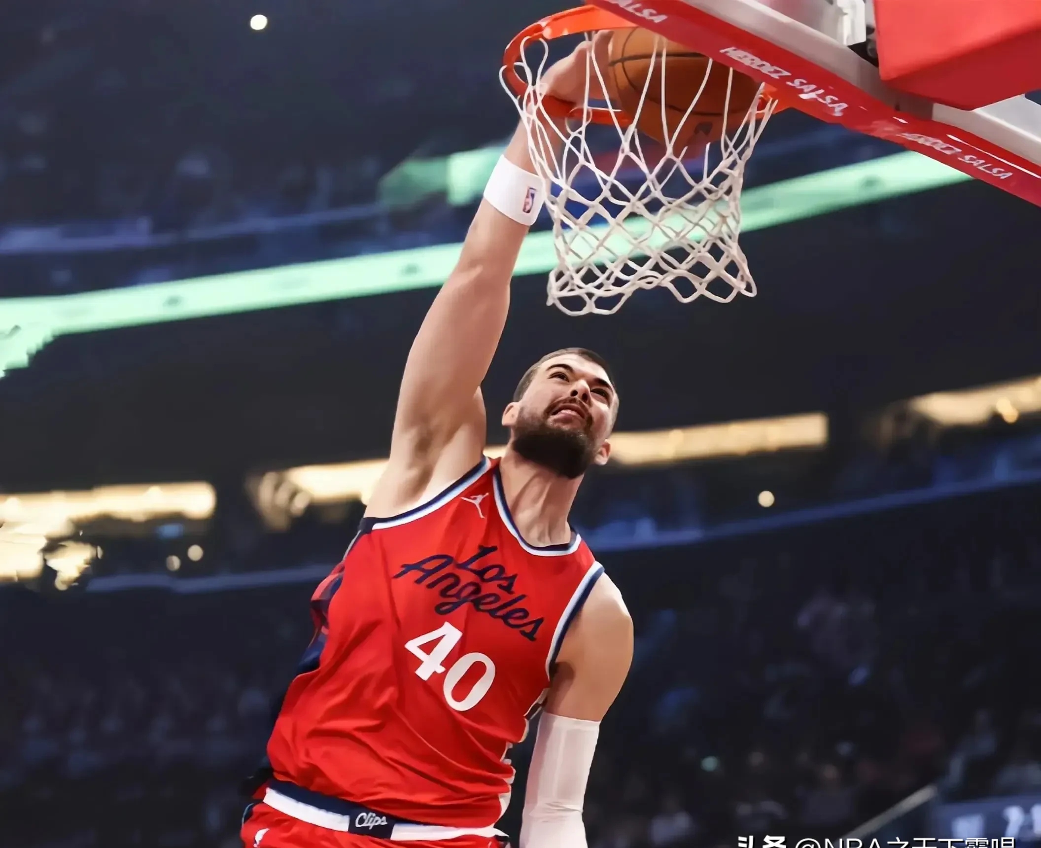 窗口期突围战来临，洛杉矶快船围绕欧冠再遭质疑，悬念犹存，细节决定成败的简单介绍