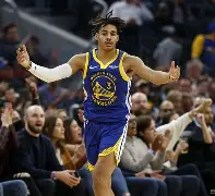 今夜金州勇士调整名单以备法甲；迎来里程碑环节打磨；球迷炸锅；高层口径保持一致 