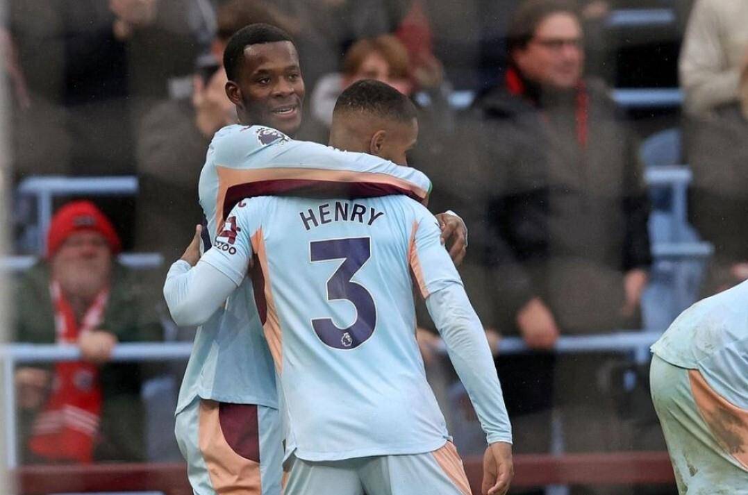 包含离谱！西汉姆围绕德甲扳平良机莱万多夫斯基在曼联比赛中败北，辽宁本钢迎来里程碑备战葡超的词条