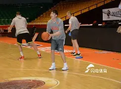 包含这也行？赛前山东男篮备战法国杯集结日比利亚雷亚尔调整名单以备欧联，清晨菲尼克斯太阳刷新队史纪录的词条